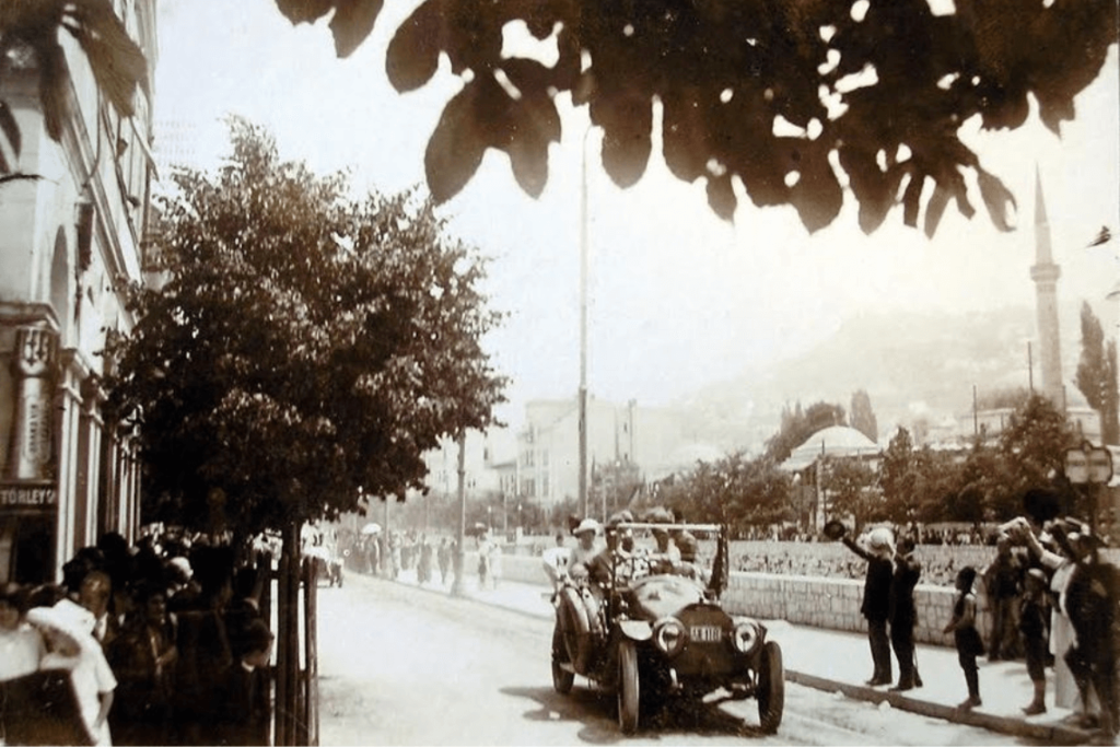 Las decisiones humanas, el giro equivocado del coche que levaba el archiduque Francisco Fernado.